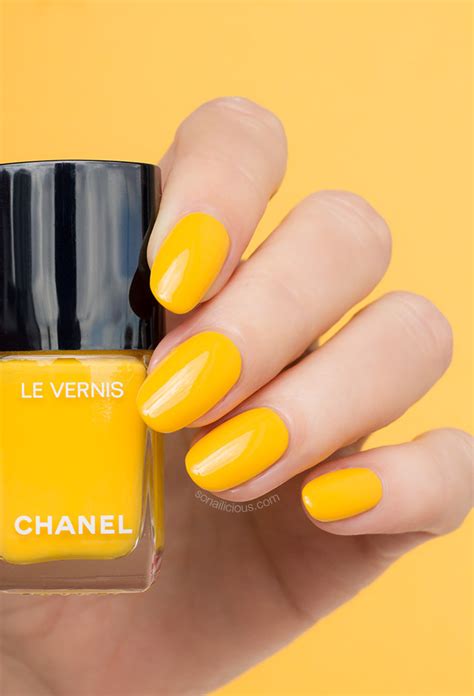 Spring Blooms with Chanel Nail Polish 592 Giallo Napoli